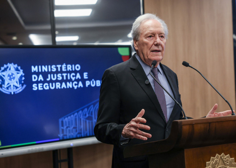 O ministro da Justiça e Segurança Pública, Ricardo Lewandowski, afirmou que pediu a abertura do inquérito após indícios de que haja distribuição de bebidas contaminadas em outros Estados 