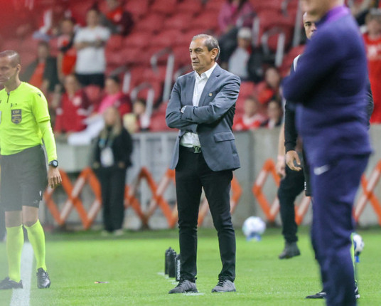Inter empata com o Corinthians no último lance na estreia de Ramón Díaz no Beira-Rio