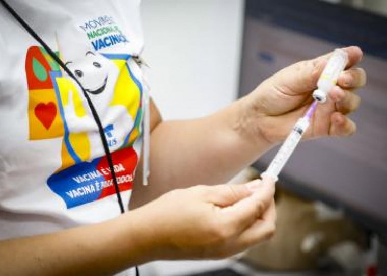 Intenção da ação é atualizar a caderneta de vacinação de crianças e adolescentes