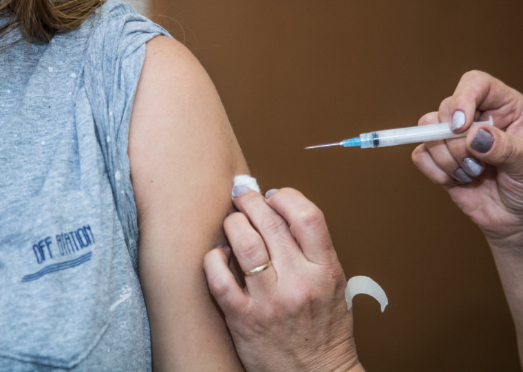 Vacinas contra a doença estão disponíveis em UBSs do município