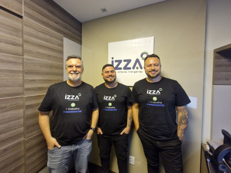 Cleber Pinheiro, Guilherme Gonçalves e Robson Oliveira são sócios na startup gaúcha Izza Foto: JULIA FERNANDES/ESPECIAL/JC