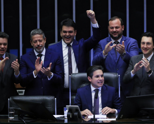 Câmara aprova isenção de IR até R$ 5 mil e imposto mínimo para alta renda