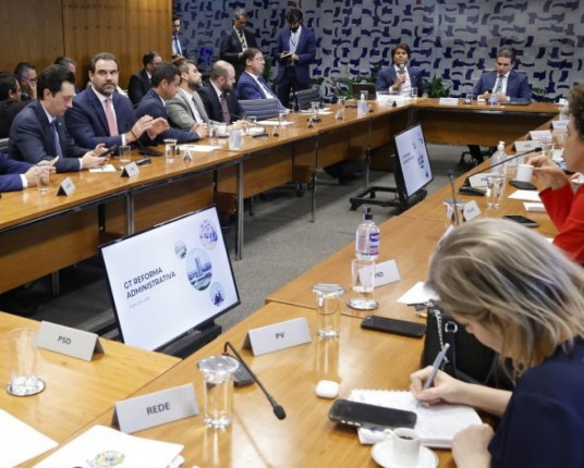 Câmara apresenta proposta de reforma administrativa