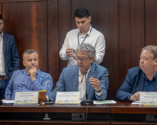 Líder do governo Eduardo Leite na Assembleia do RS será o relator do orçamento para 2026