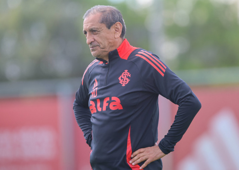 Treinador tenta conquistar primeira vitória do time em cinco jogos