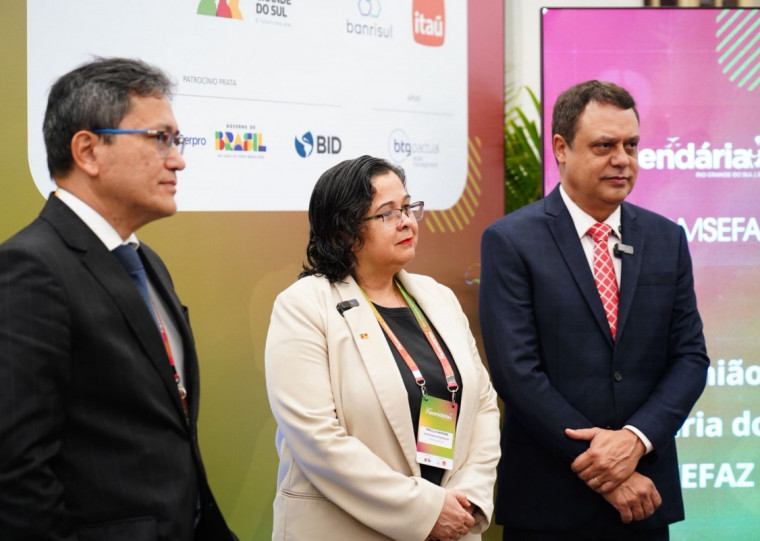 O secretário especial da Receita Federal, Robinson Barreirinhas, a secretária estadual da Fazenda, Pricilla Santana, e o presidente do Comitê Gestor do IBS, Flávio César, participaram de coletiva de imprensa nesta sexta-feira