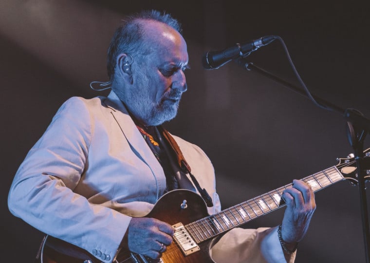 Liderado por Colin Hay, conjunto faz shows no Ara&uacute;jo Vianna na quarta (13) e na quinta-feira (14)