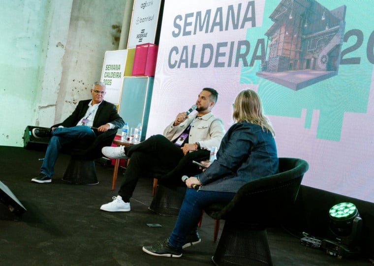 Márcio Aguiar e Matheus Souza em painel durante a Semana Caldeira