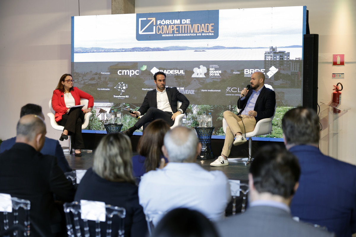 Pedro Capeluppi (d), secretário da Reconstrução Gaúcha, aponta que investimentos foram feitos em função da questão fiscal que melhorou | TÂNIA MEINERZ/JC