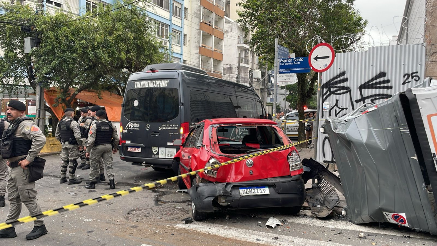 Incêndio gerou acidente no trânsito envolvendo carros, uma van e um contêiner | Nico Costamilan/Especial/JC