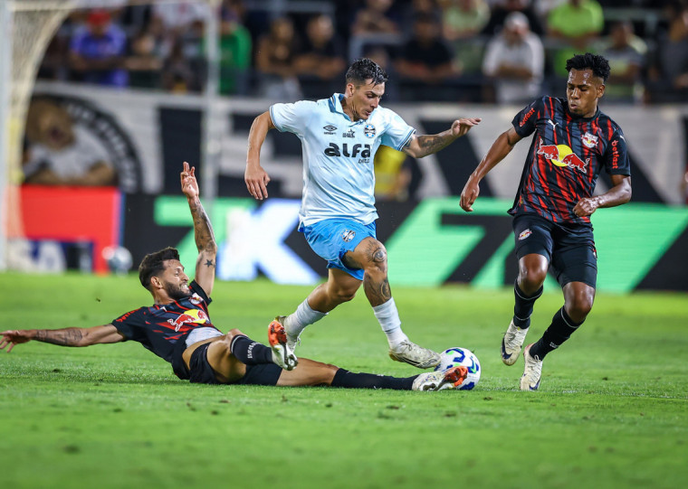 Jogo acabou marcado por expulsão de Kannemann e pênalti em suposto toque de Marlon 