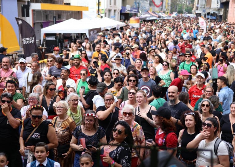 O público curtiu a realização da Oktoberfest no Centro Histórico de Porto Alegre