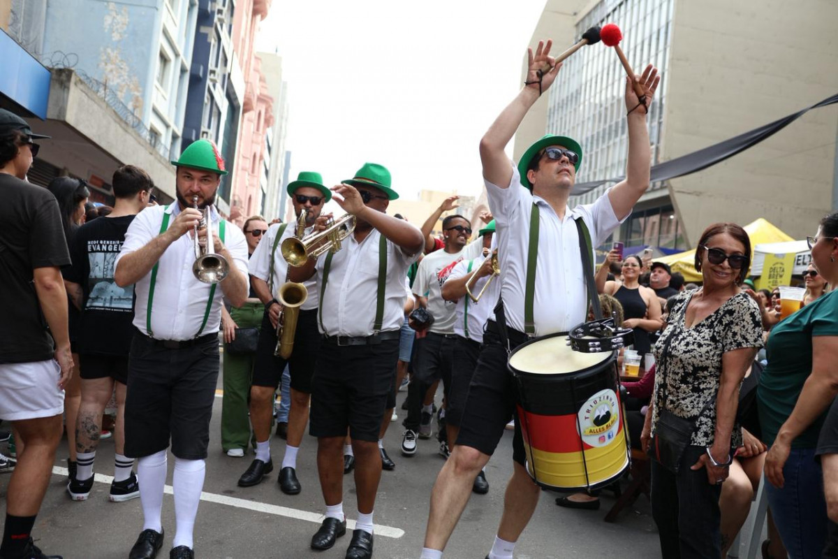 A bandinha alemã Triozinho Alles Blau animou o público na rua Sete de Setembro  | Centro POA/Divulgação/JC