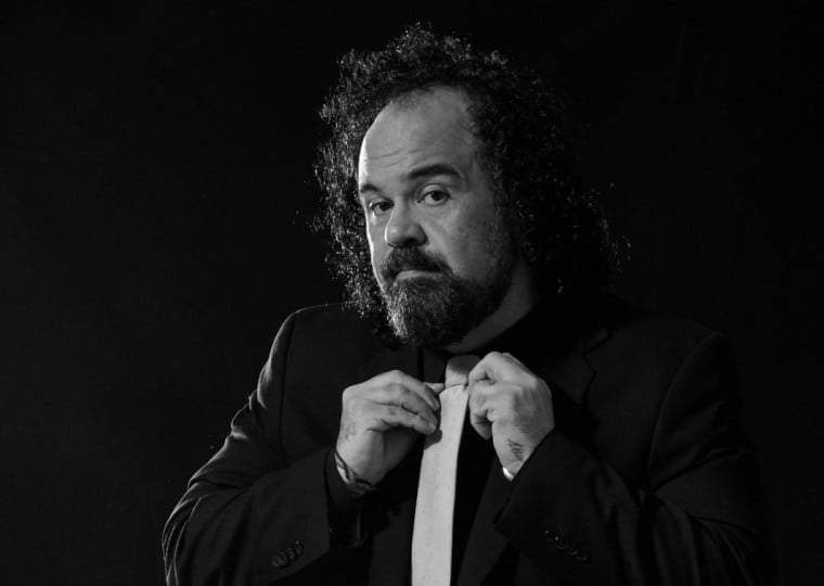 'Hotel Ritz' foi lançado na última segunda-feira (6) em um show no Teatro Túlio Piva