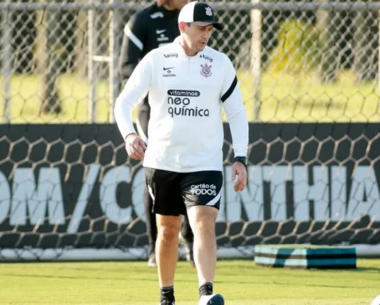 STJD denuncia preparador de goleiros do Corinthians por ofensa homofóbica contra a arbitragem