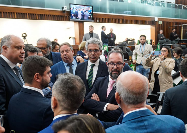 O líder do governo Frederico Antunes apresentou uma emenda no plenário diminuindo a área doada