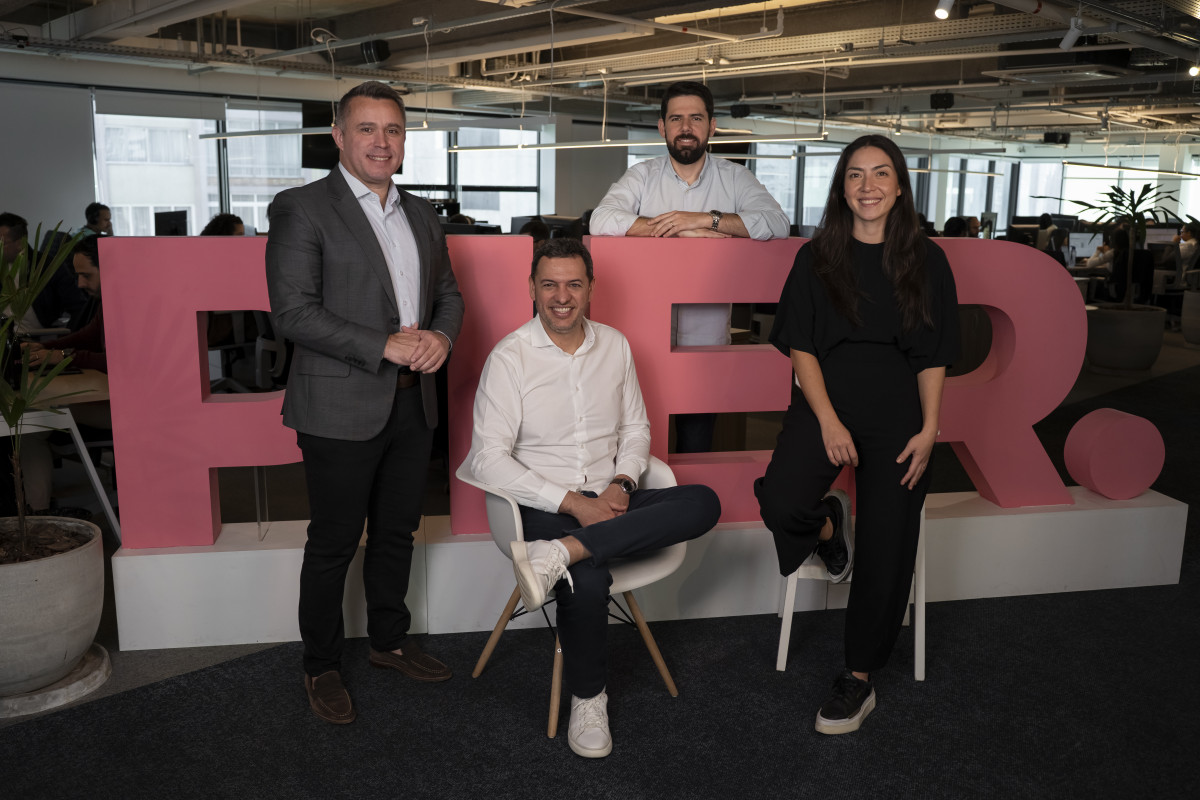 Camila Kataguiri (d) destaca o papel da tecnologia na relação com clientes e corretores | Rafael Merino/Pier/JC