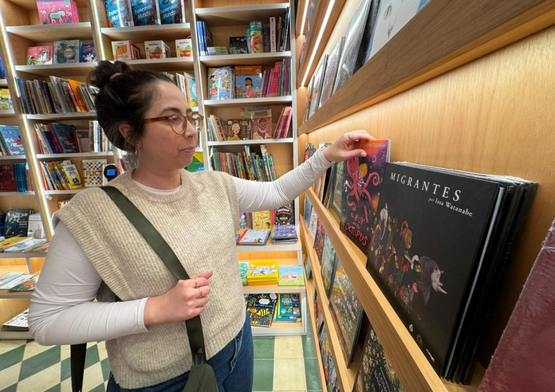 Juliane vai comprar presente na Livraria da Travessa para a sobrinha de dois anos | PATRÍCIA COMUNELLO/ESPECIAL/JC