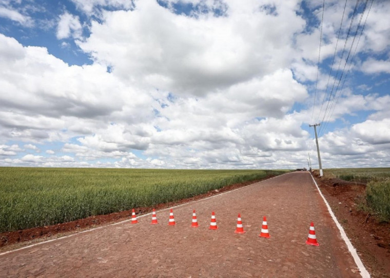 Intervenção foi realizada na estrada da Vila Turvo, com 3,5 quilômetros de extensão