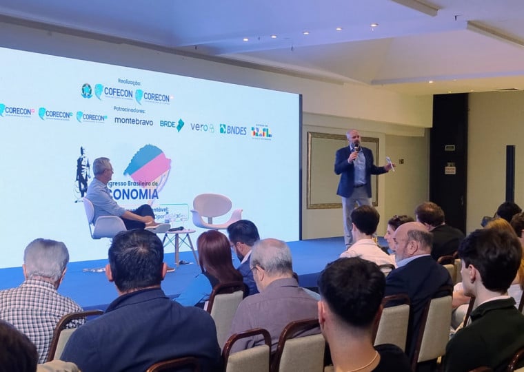 Economista analisou o contexto econômico e as perspectivas profissionais 