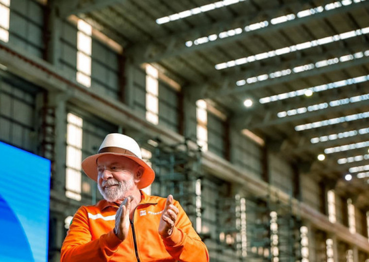 Lula disse que "não desviou um centavo" da Petrobras e que é vítima de "perseguição"