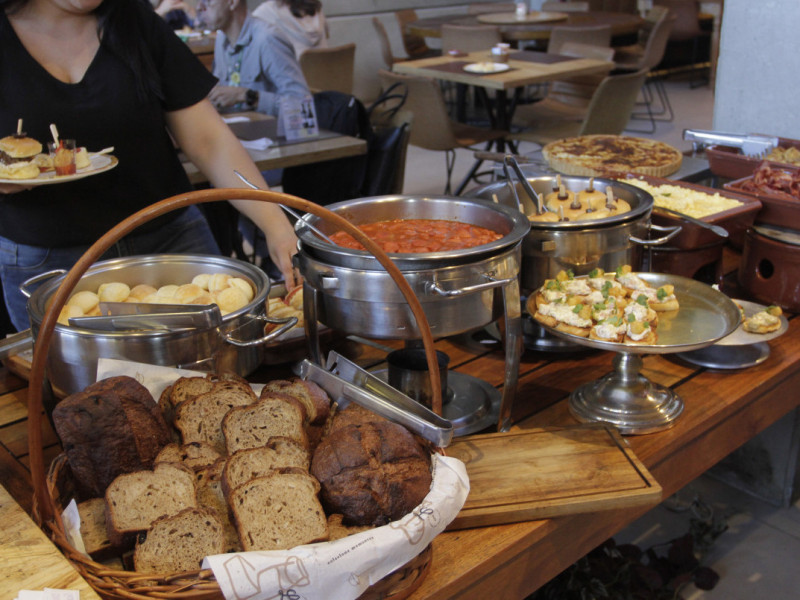 Durante o mês de outubro, o café da manhã terá um preço especial em alusão ao aniversário da marca<br />Foto: EVANDRO OLIVEIRA/JC