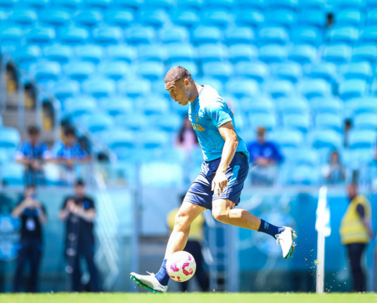 Com reforços para a reta final do ano, Grêmio goleia Brasil-Pel em jogo-treino