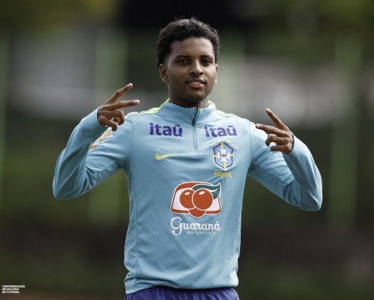 Após golear a Coreia do Sul, Brasil chega a Tóquio para encarar o Japão