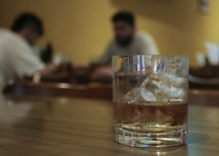 Venda de bebidas após a contaminação por metanol reduziu consideravelmente, segundo comerciantes