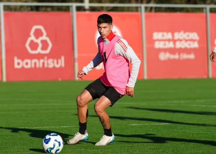 Esse será a primeira vez que o volante poderá atuar sob o comando do argentino