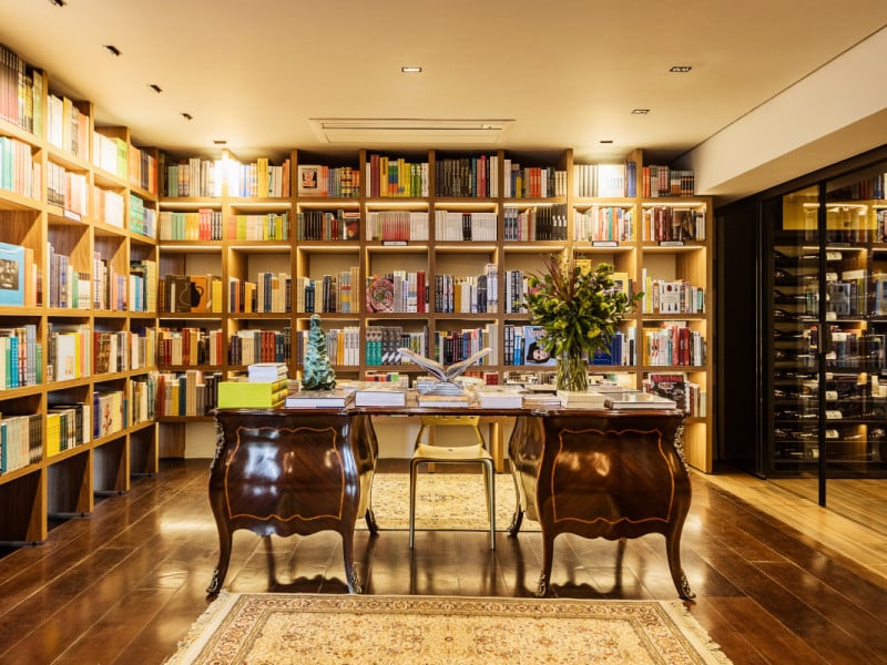 Mais de 5 mil t&iacute;tulos de variados segmentos comp&otilde;em o acervo da livraria Foto: Melt Fotografia/Divulga&ccedil;&atilde;o/JC