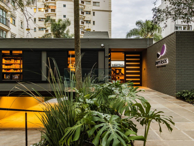 A livraria e caf&eacute; Universos fica na alameda Eduardo Guimar&atilde;es, n&ordm; 100 Foto: Melt Fotografia/Divulga&ccedil;&atilde;o/JC