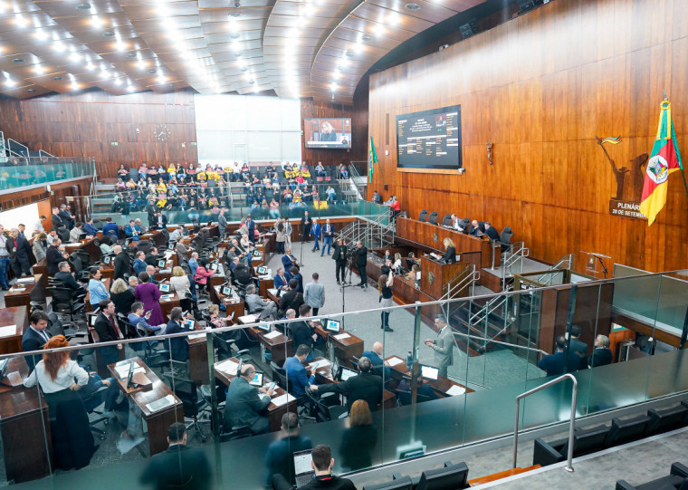Matéria foi aprovada em plenário com 35 votos favoráveis e 12 contrários