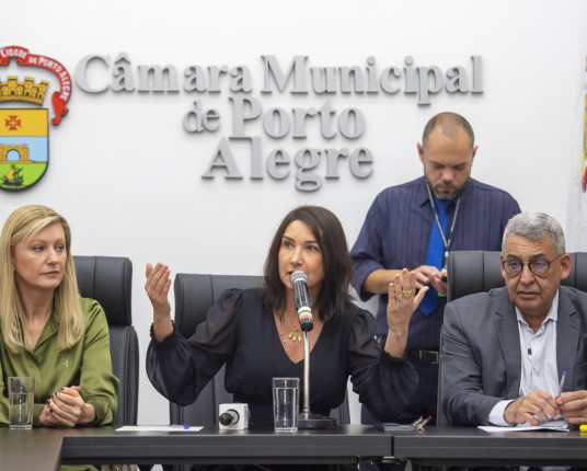 Melo protocola Lei Orçamentária Anual na Câmara de Porto Alegre