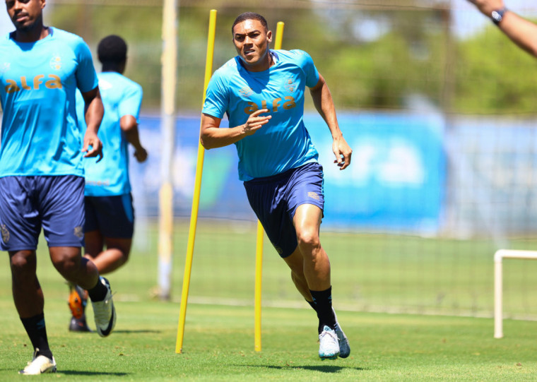 Grêmio conta com a volta de Carlos Vinícius para o ataque