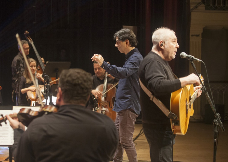Com regência de Tiago Flores, concerto revisita canções das quatro décadas de carreira de Nei Lisboa
