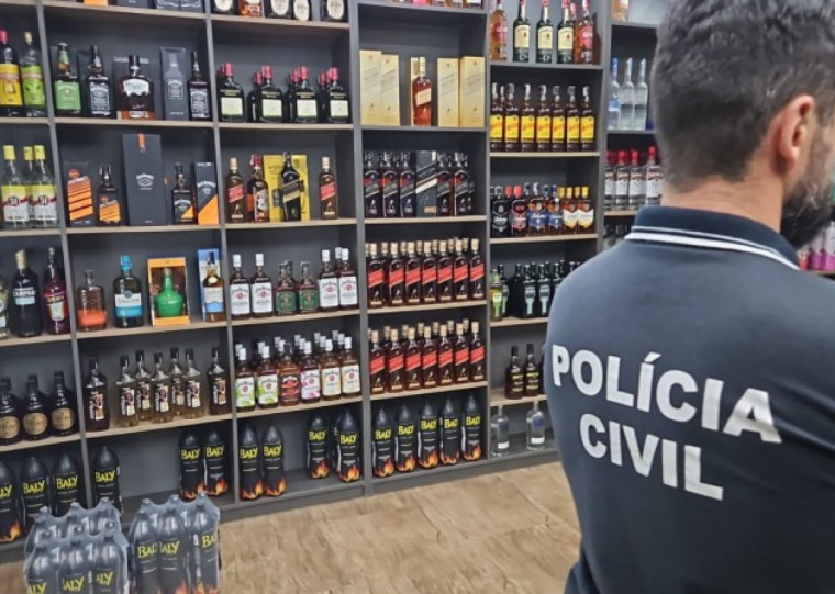 O policiamento chegou ao local após um caso de suspeita de intoxicação por metanol em Porto Alegre