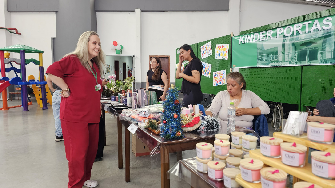 Projeto Kinder Portas Abertas teve a realização de um brechó e visitas guiadas a comunidade | NATHAN LEMOS/JC