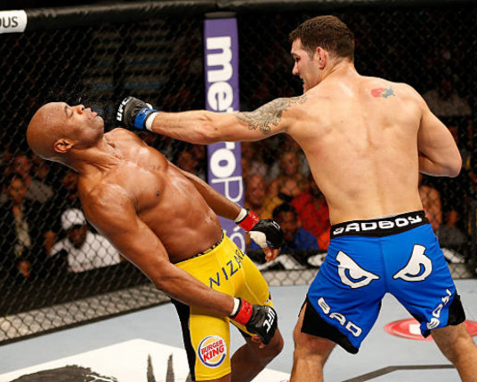 Anderson Silva fará trilogia com Weidman em evento de boxe da Netflix