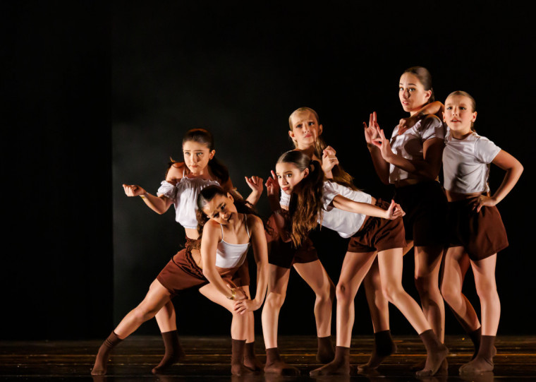 Evento ocorre nesta sexta-feira (17), reunindo nomes consagrados da danÃ§a gaÃºcha