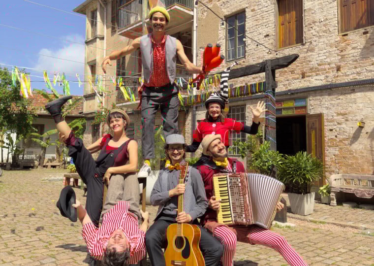 Furdunço Coletivo é uma das atrações do Vila Brincante, que acontece neste sábado (18)