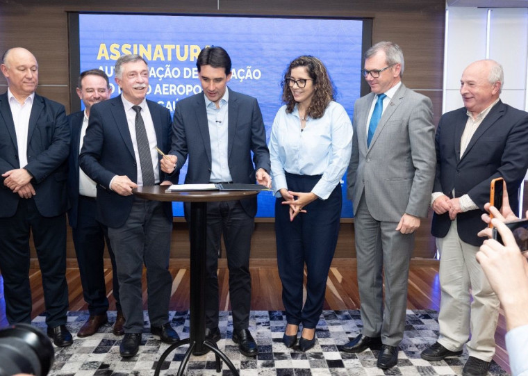 O titular da pasta Sílvio Costa Filho, assinou nesta quinta-feira (16) a autorização para a realização da licitação das obras  