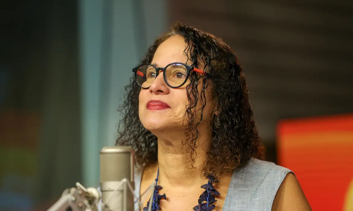 A ministra da Ciência, Tecnologia e Inovação, Luciana Santos, destaca que o imunizante está em fase final de estudos