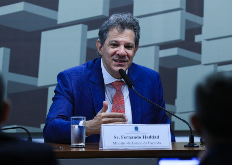 Governo adota novos quantificadores para preços abusivos de combustíveis