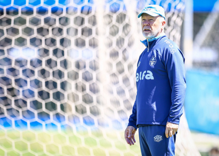 Técnico Mano Menezes não poupou críticas a atuação da equipe