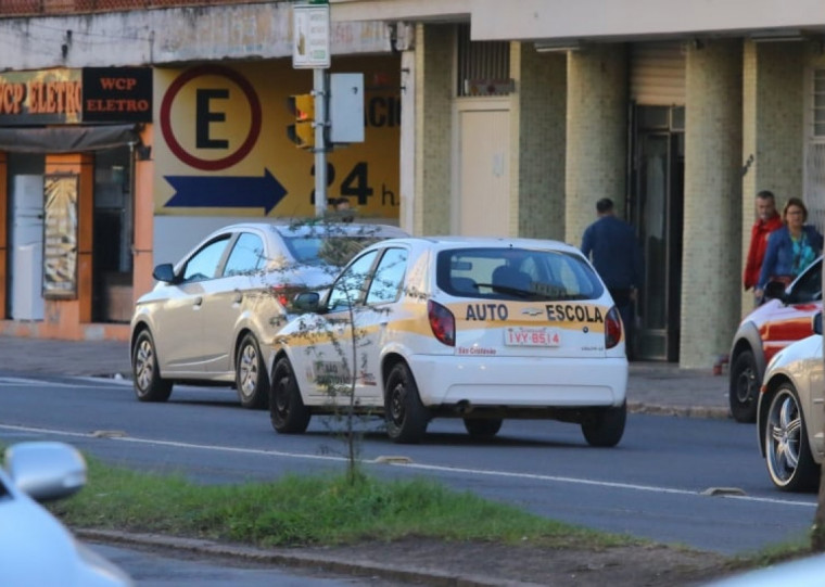 Proposta visa tirar obrigatoriedade da autoescola na formação de condutores