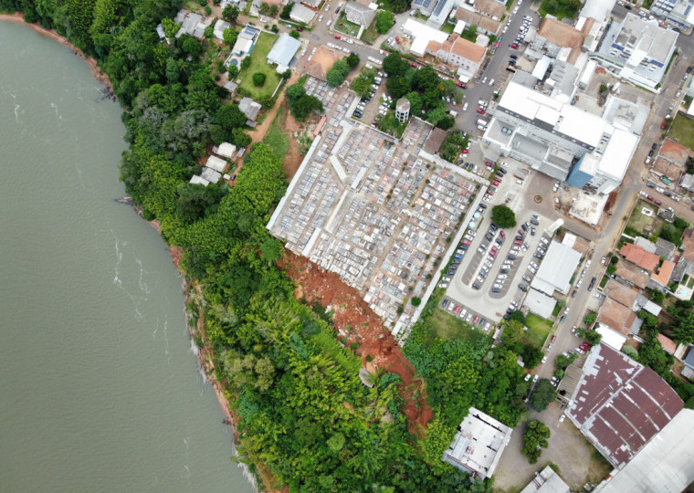 Local fúnebre abrigava ao menos 4,2 mil sepulturas em 7 mil metros quadrados