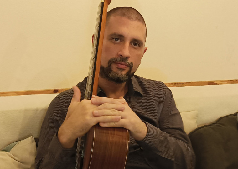 Apresentação do violonista na Nova Acrópole tem entrada franca