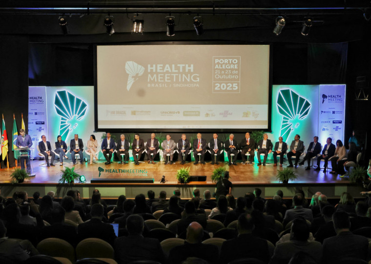 A solenidade de abertura aconteceu na noite desta terça-feira (21), no teatro da Pucrs