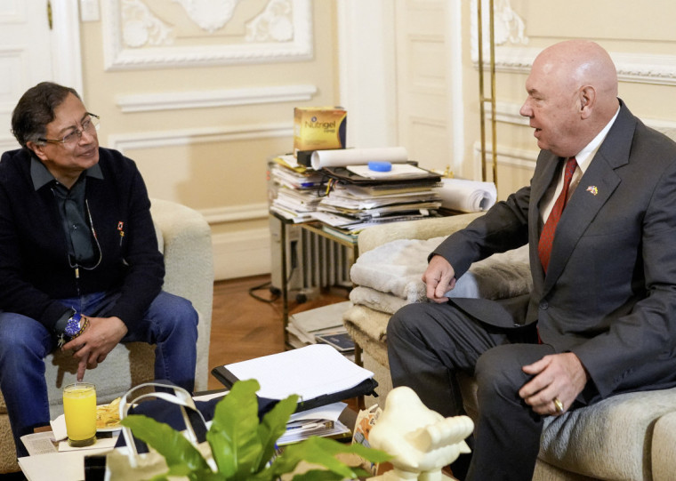 Entrevista foi concedida na mesma noite em que Petro se reuniu com o principal representante diplomático dos EUA em Bogotá